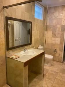 Koupelna v ubytování Sari Bunga Hotel Legian Kuta Bali