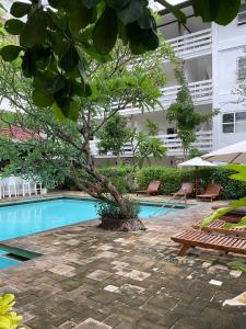 Bazén v ubytování Sari Bunga Hotel Legian Kuta Bali nebo v jeho okolí