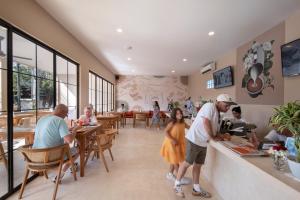 Επισκέπτες που μένουν στο The Claremont Luxury Villas