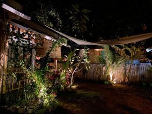 Marta House gili air外面的花园