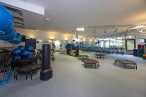 Fitness centrum a/nebo fitness zařízení v ubytování Fletcher Hotel-Restaurant Arnsberg-Sauerland
