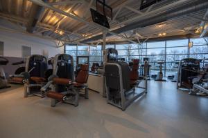 Fitness centrum a/nebo fitness zařízení v ubytování Fletcher Hotel-Restaurant Arnsberg-Sauerland