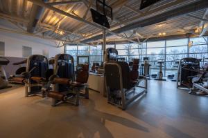 Fitness centrum a/nebo fitness zařízení v ubytování Fletcher Hotel-Restaurant Arnsberg-Sauerland