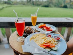 ギャニャールにあるThe Paddies Villa #deluxの食器 +28枚の写真