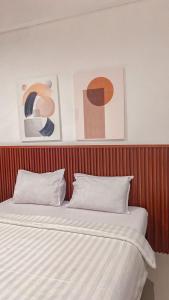 Postel nebo postele na pokoji v ubytování Olivia SOHO Guest House