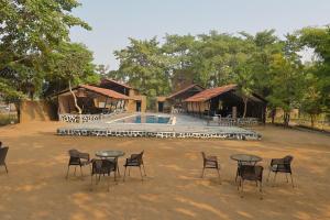 Bazén v ubytování Spree Maati Jungle Resort nebo v jeho okolí