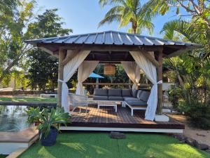 Сад в Shanti Ghar Guest House
