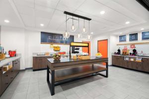 Kuchyň nebo kuchyňský kout v ubytování Hampton Inn & Suites Phoenix/Gilbert