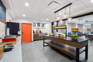Kuchyň nebo kuchyňský kout v ubytování Hampton Inn & Suites Phoenix/Gilbert