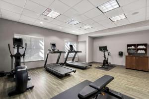 Fitness centrum a/nebo fitness zařízení v ubytování Hampton Inn & Suites Phoenix/Gilbert
