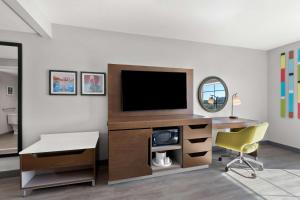TV a/nebo společenská místnost v ubytování Hampton Inn & Suites Phoenix/Gilbert