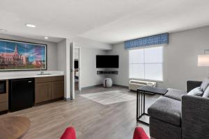 TV a/nebo společenská místnost v ubytování Hampton Inn & Suites Phoenix/Gilbert