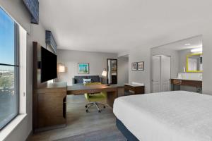 TV a/nebo společenská místnost v ubytování Hampton Inn & Suites Phoenix/Gilbert