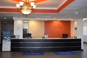 Vstupní hala nebo recepce v ubytování Baymont by Wyndham Midland Airport