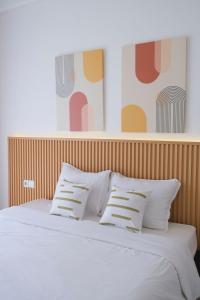 Postel nebo postele na pokoji v ubytování Olivia SOHO Guest House