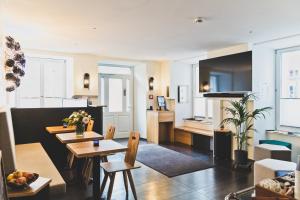 Cucina o angolo cottura di HOTEL BLAUE ROSE -digital check in-