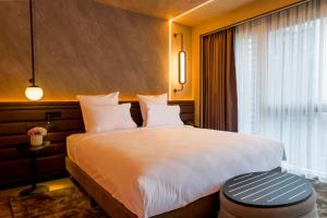 a hotel room with a large bed and a window at Novotel Istanbul Bomonti in Istanbul