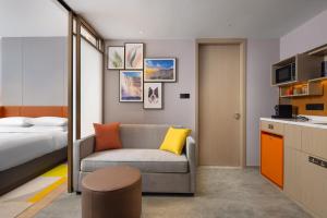 Voodi või voodid majutusasutuse Home2 Suite by Hilton Chongqing Wanzhou toas