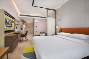 Voodi või voodid majutusasutuse Home2 Suite by Hilton Chongqing Wanzhou toas