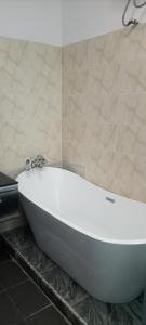 Ένα μπάνιο στο Crownedge Hotels