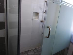 Ένα μπάνιο στο Crownedge Hotels