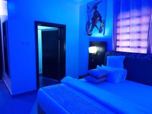 Ένα ή περισσότερα κρεβάτια σε δωμάτιο στο Crownedge Hotels