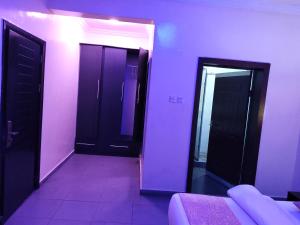 Ένα ή περισσότερα κρεβάτια σε δωμάτιο στο Crownedge Hotels