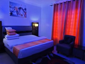 Ένα ή περισσότερα κρεβάτια σε δωμάτιο στο Crownedge Hotels