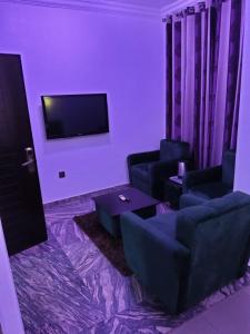 Μια τηλεόραση ή/και κέντρο ψυχαγωγίας στο Crownedge Hotels