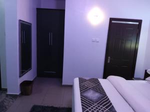 Ένα ή περισσότερα κρεβάτια σε δωμάτιο στο Crownedge Hotels