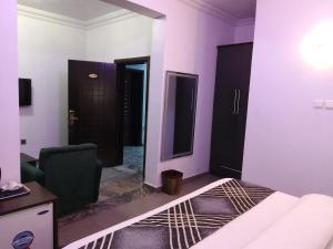 Ένα ή περισσότερα κρεβάτια σε δωμάτιο στο Crownedge Hotels