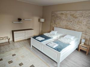 Postel nebo postele na pokoji v ubytování Corner Apartman