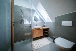 Ένα μπάνιο στο Zrub Azarka s vírivkou a saunou +38 φωτογραφίες