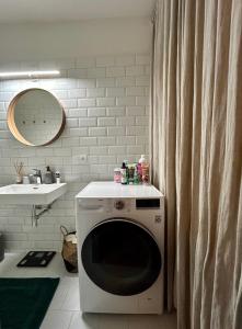 Koupelna v ubytování Green balcony & king size bed + 15 fotografií