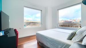 Postel nebo postele na pokoji v ubytování Sea You Hotel Port Valencia