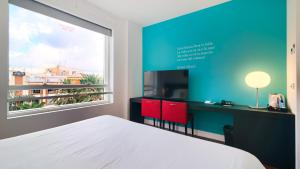 Postel nebo postele na pokoji v ubytování Sea You Hotel Port Valencia