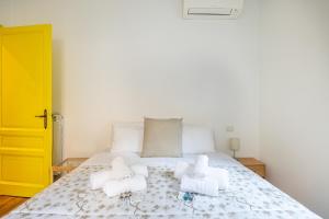 A bed or beds in a room at VATICAN COZY APARTMENT - GIULIANA