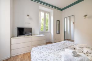 A bed or beds in a room at VATICAN COZY APARTMENT - GIULIANA