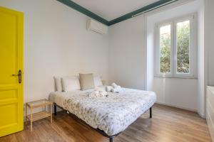 A bed or beds in a room at VATICAN COZY APARTMENT - GIULIANA