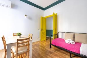 A bed or beds in a room at VATICAN COZY APARTMENT - GIULIANA