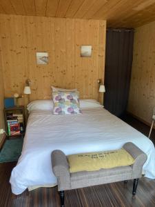 Postel nebo postele na pokoji v ubytování Chambre d'HÔTE Maison De L'amitié