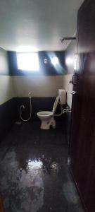 O baie la Yazhisai Illam