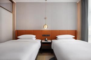 Voodi või voodid majutusasutuse Home2 Suite by Hilton Chongqing Wanzhou toas