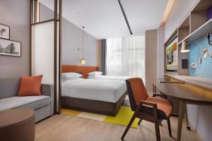 Voodi või voodid majutusasutuse Home2 Suite by Hilton Chongqing Wanzhou toas