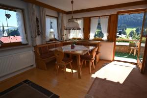 Fotografia z galérie ubytovania Landhaus Beate v destinácii Hirschegg
