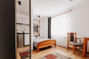 Kuchyň nebo kuchyňský kout v ubytování Apartamenty U Joli