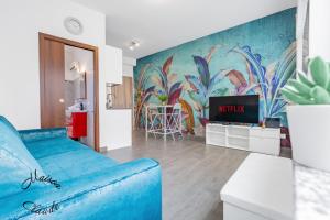 TV a/nebo společenská místnost v ubytování Maison Claude