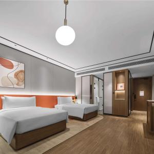 Postel nebo postele na pokoji v ubytování Hilton Garden Inn Beijing Yizhuang