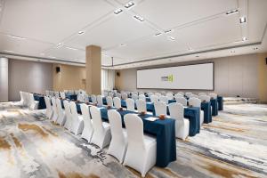Viðskiptasvæði og/eða fundarherbergi á Home2 Suite by Hilton Chengdu Pengzhou