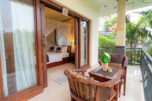 Ein Balkon oder eine Terrasse in der Unterkunft Doni House & Villas